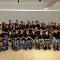 Die Musikerinnen und Musiker des Bambino- und Jugendblasorchesters beim Probenwochenende 2025 in Waldernbach.

