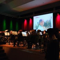 Das Musiker-Urgestein Herbert Pleyer, der bereits letztes Jahr für 60 Jahre aktives Musizieren geehrt wurde, wurde mit Dankesworten und Fotos aus seiner Musikkarriere überrascht.