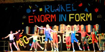 Der Elferrat zeigte sich beim Aerobic sportlich getreu ihrem Motto „Runkel – Enorm in Form“