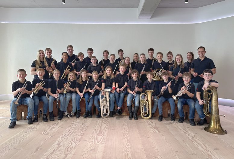 Die Musikerinnen und Musiker des Bambino- und Jugendblasorchesters beim Probenwochenende 2024 in Waldernbach.
