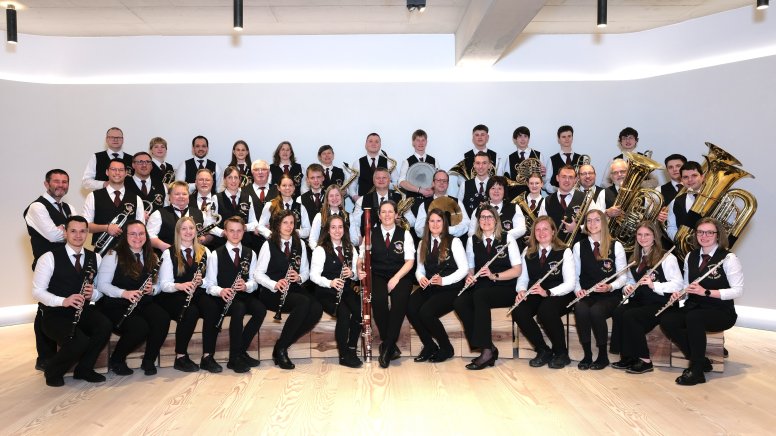 Die Musikerinnen und Musiker des Blasorchesters beim Probenwochenende 2025 in Waldernbach.