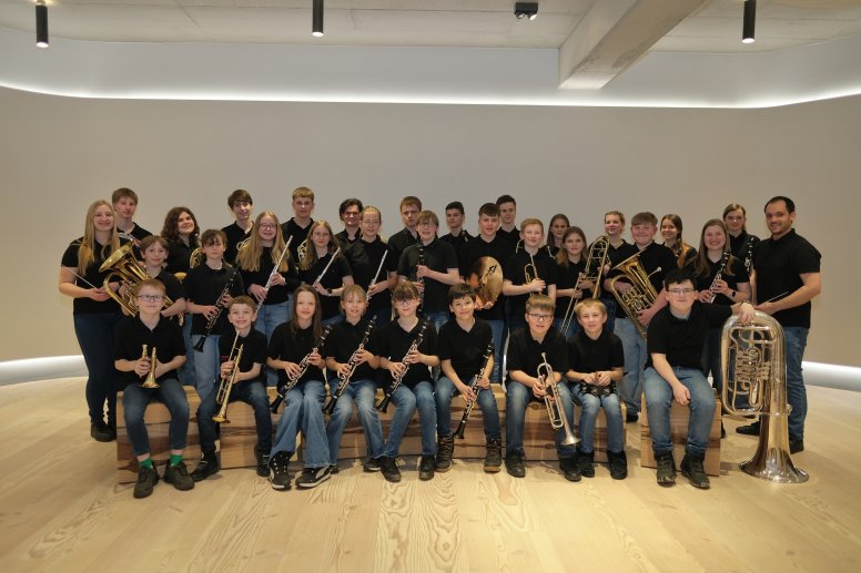 Die Musikerinnen und Musiker des Bambino- und Jugendblasorchesters beim Probenwochenende 2025 in Waldernbach.