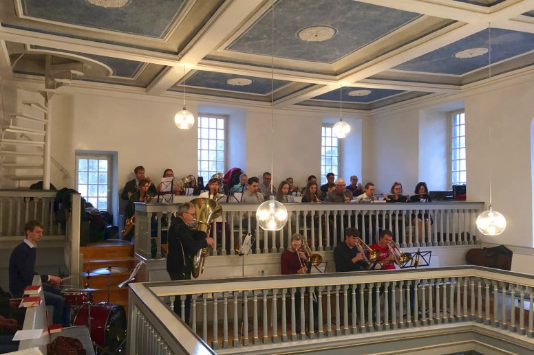 Das Blasorchester gestaltete den Gottesdienst am 2. Weihnachtstag in der evangelischen Kirche Runkel musikalisch mit.