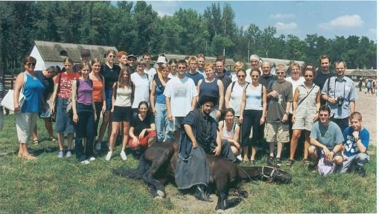 Gruppenfoto mit einem Hirtenreiter in der Puszta/Ungarn