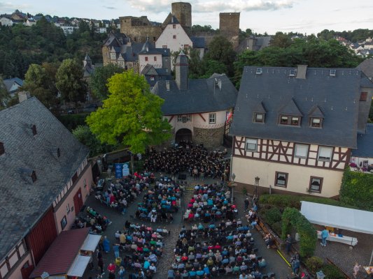 Blick auf den Schloßplatz aus der Luft